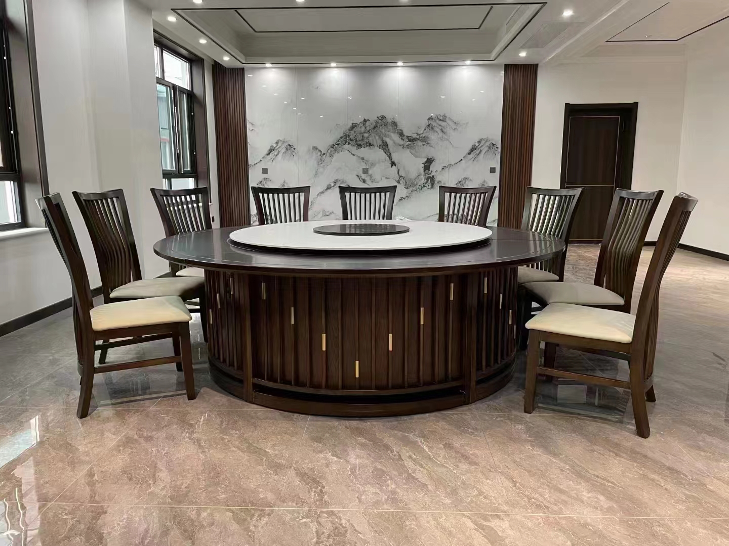 方餐桌好还是圆餐桌好 Is a square dining table bette