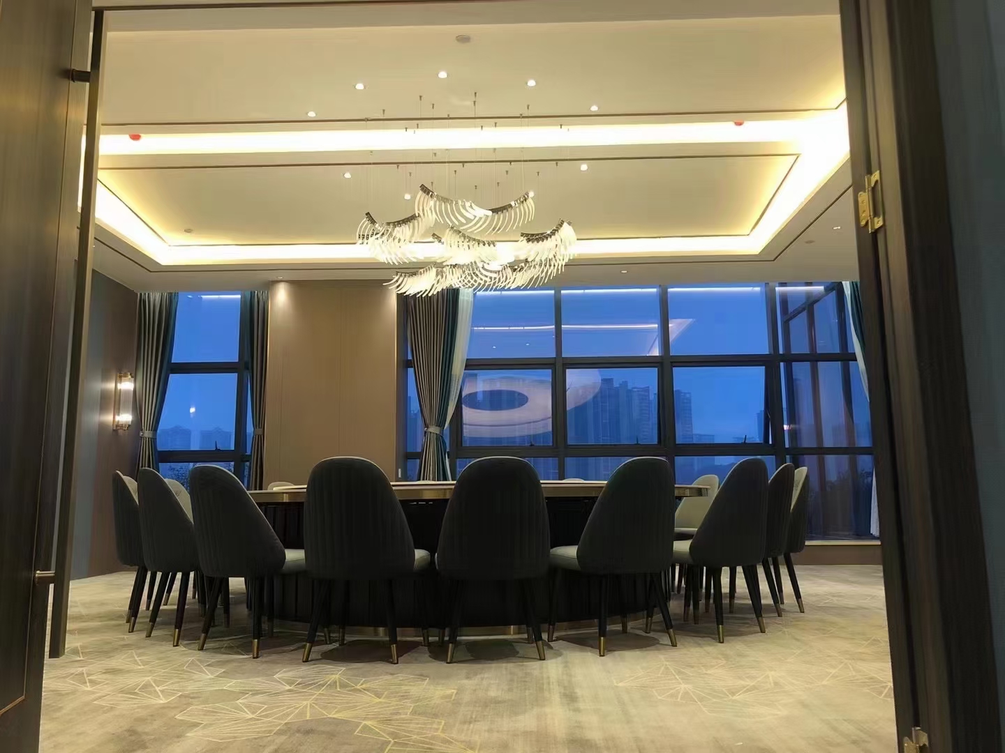 10人圆形餐桌尺寸的保养方法-广州酒店家具