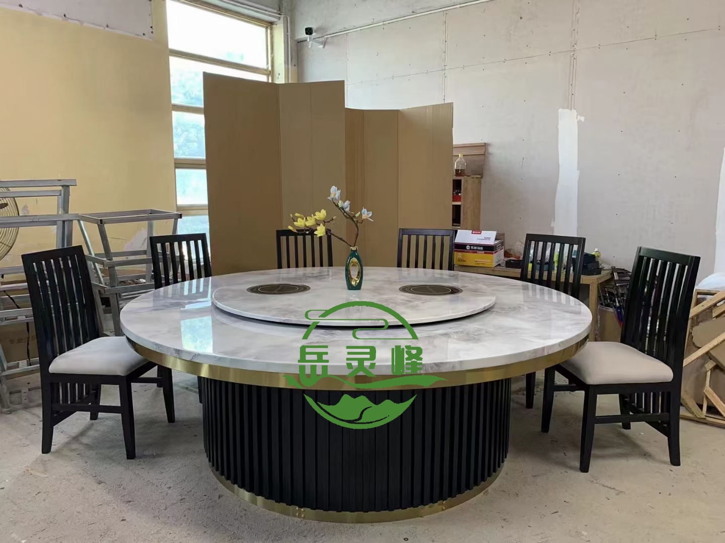 电动餐桌生产厂家	圆形餐桌白蜡木材质