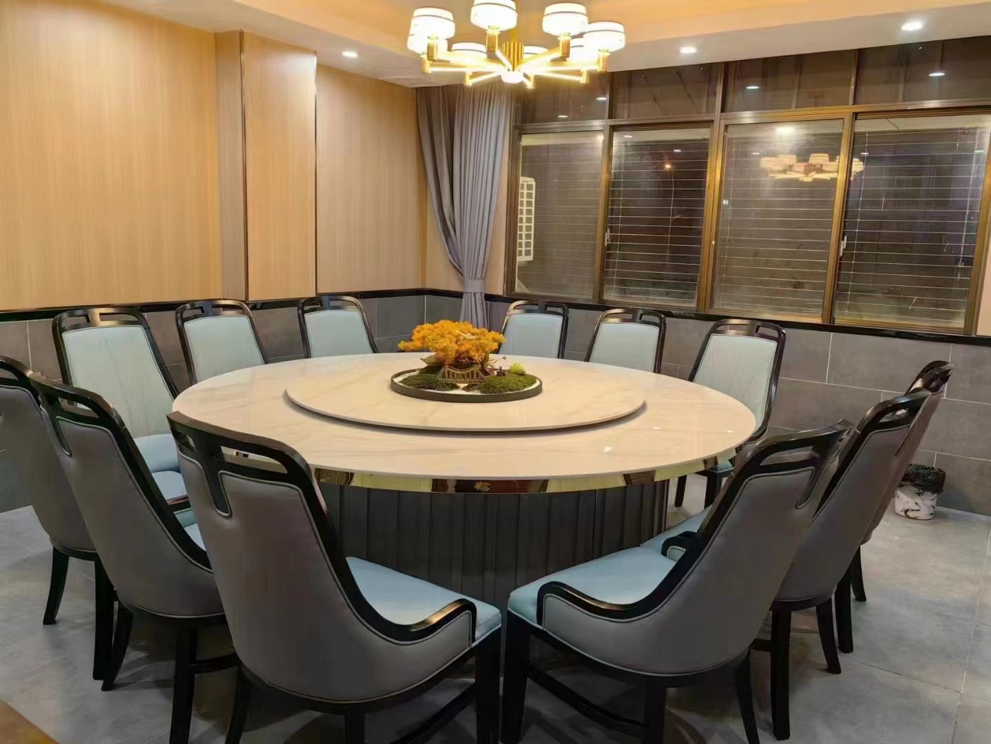 在选购餐桌椅时我们应该注意什么 What should we